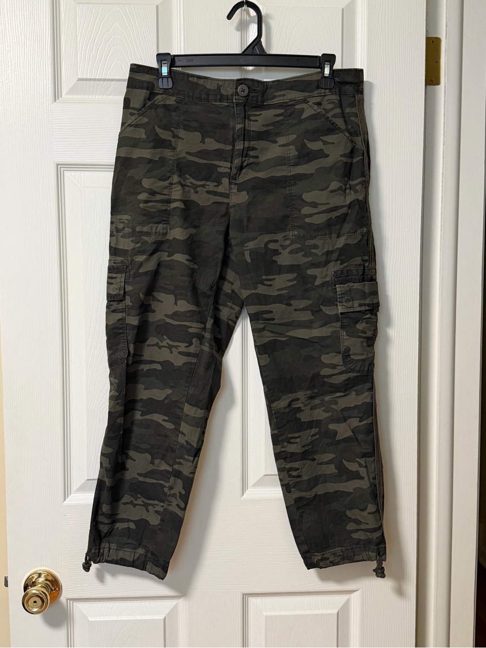 Womens Cargo Camo Pants ankle / cropped pants by Social Standards / Sanctuary L